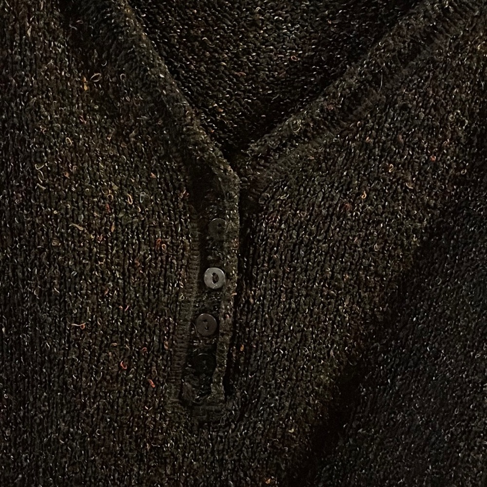 Maurices sweater V neck with buttons in excellent condition